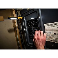 CAT Φακός led αδιάβροχος με μέγιστη φωτεινότητα 175lm CT100012