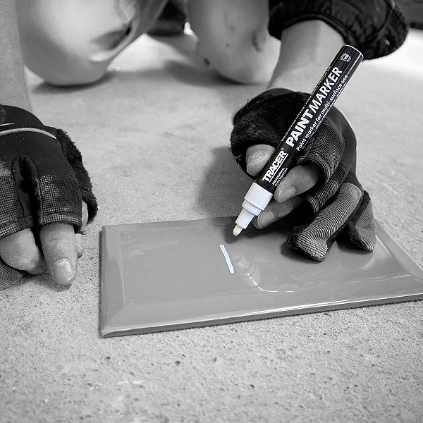 TRACER Μαρκαδόρος ανεξίτηλος βαρέως τύπου λευκός APTM2