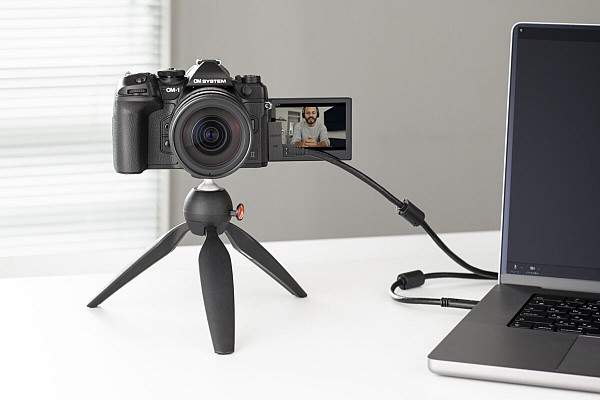 Olympus OM System OM-1 II body black w. CB-USB13 USB cable, Shoulder strap, BLX-1 Li-ion battery
